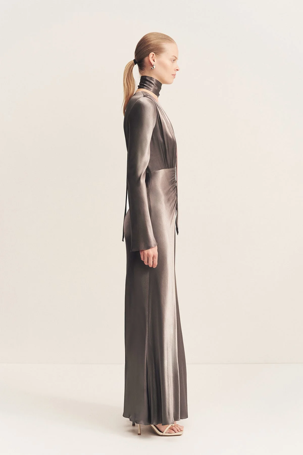 LA LUNE PLUNGED LONG SLEEVE MAXI DRESS - GRAPHITE - Image 4