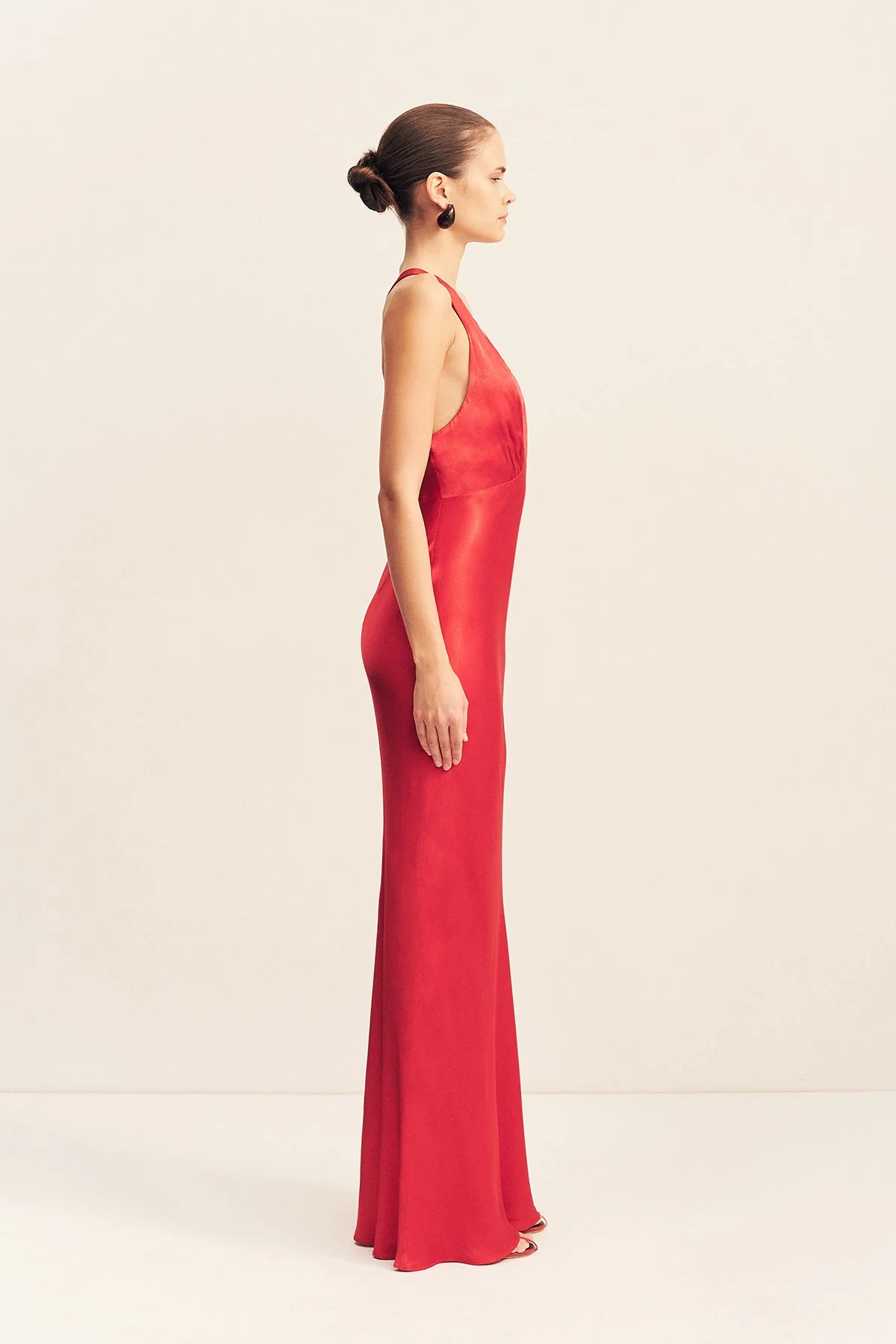 TATUM PLUNGED CROSS BACK MAXI DRESS - GRENADINE - Image 4